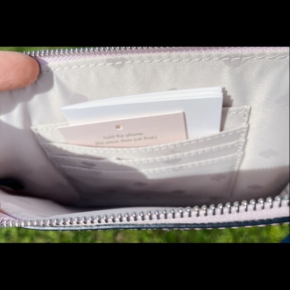 Flower🌸NWT Kate Spade Large Wristlet - Picture 4 of 7